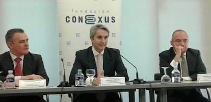 El presidente de la fundaci&oacute;n Conexus, Manuel Broseta, junto a los vicepresidentes Serratosa (izquierda) y Pascual (derecha).