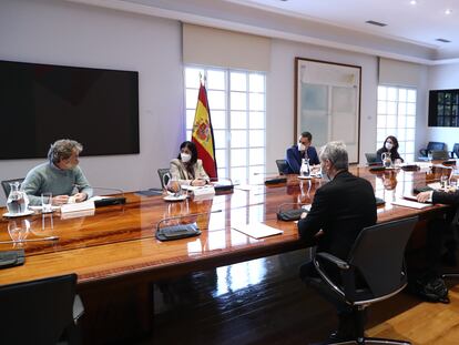 El presidente del Gobierno, Pedro Sánchez, preside la reunión del Comité de Seguimiento del Coronavirus, en Madrid (España), el pasado viernes 15 de enero.