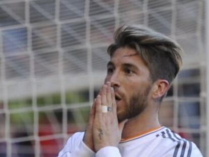 Sergio Ramos se lamenta de una ocasión ante Osasuna.