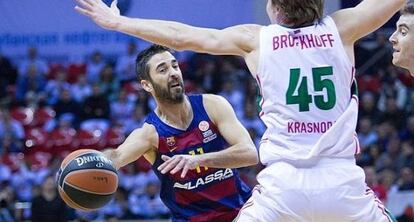 Navarro busca el pase ante Broekhoff.
