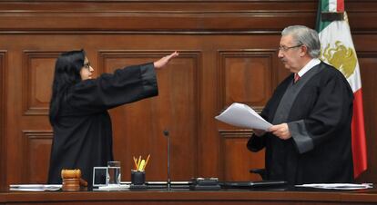 Norma Lucía Piña Hernández jura para el cargo de presidenta de la Suprema Corte, este lunes.