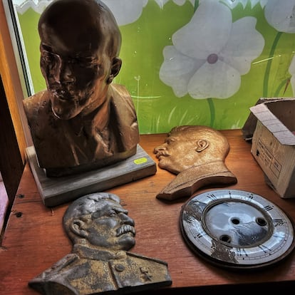 History survives in this flea market in the form of discarded objects from inns and the walls of houses, such as busts of Stalin and Lenin.