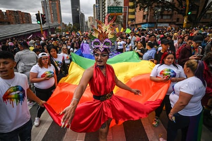 En otras ciudades como Santa Marta, Cali, Medellín, Barranquilla y Pasto también se llevaron a cabo movilizaciones y actos culturales.
