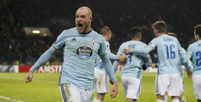 John Guidetti, jugador del Celta, celebra un gol del equipo gallego.