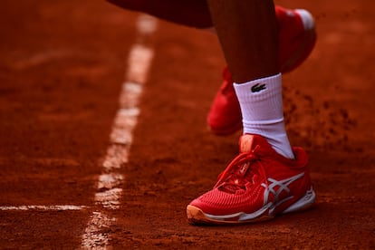 Detalle de las zapatillas de Novak Djokovic.