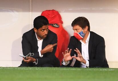 El presidente del PSG, Nasser Al-Khelaifi, y el director deportivo, Leonardo Nascimento, hace un año.