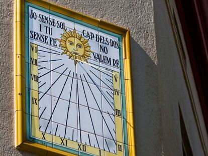 A sun dial on Mossèn Vives street in Barcelona.