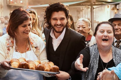 Kit Harington (Jon Snow) en lo último de Dolce & Gabbana.