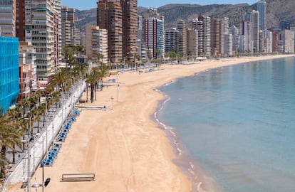 La playa de Benidorm, desierta durante el estado de alarma.