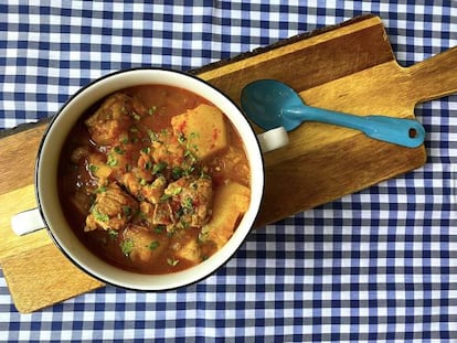 Patatas guisadas con costilla