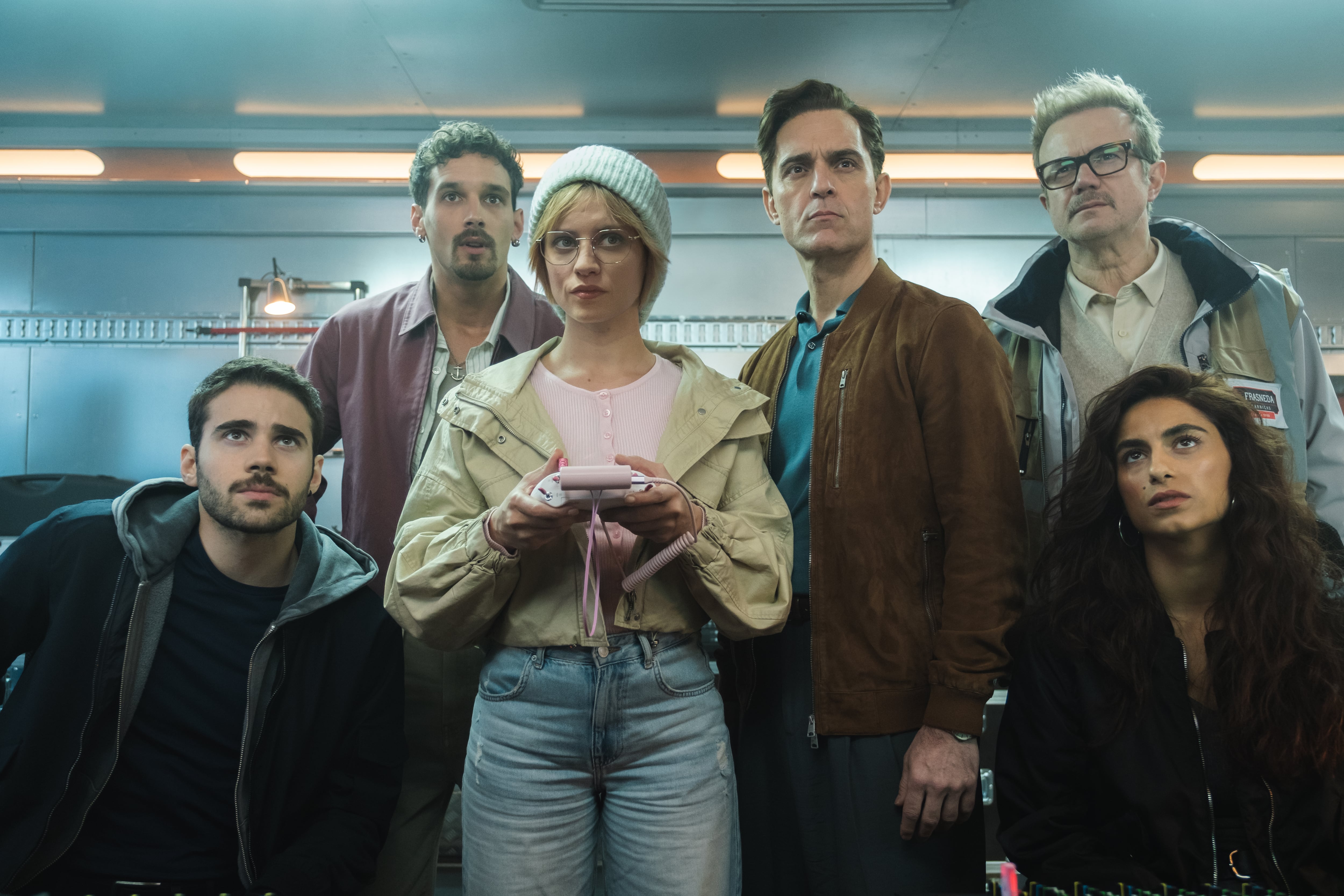 Julio Peña, Joel Sánchez, Michelle Jenner, Pedro Alonso, Tristán Ulloa y Begoña Vargas, en una imagen de la segunda temporada de 'Berlín'.