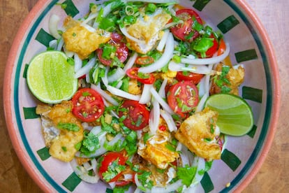 Sí, una ensalada con huevos fritos