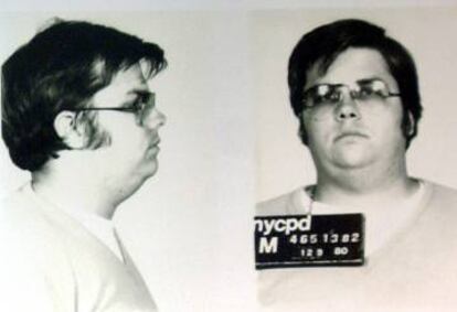 Primera fotografía de la ficha policial de Mark David Chapman. Aquí tenía 25 años.