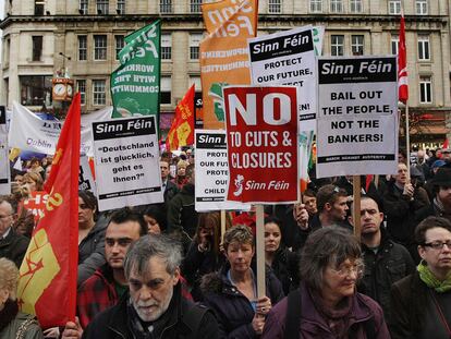 Protestas en Dublín contra los recortes, días antes de la presentación de los presupuestos.