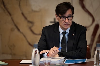 Eel presidente catalán, Salvador Illa, en una reunion del Govern.