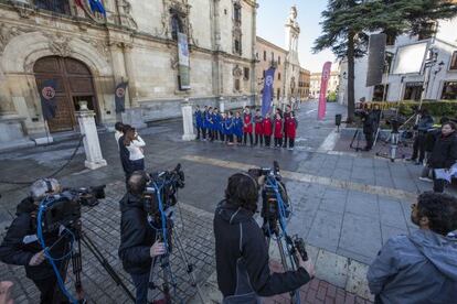 La grabación de 'MasterChef', en la fachada de la Universidad Cisneriana de Alcalá de Henares.