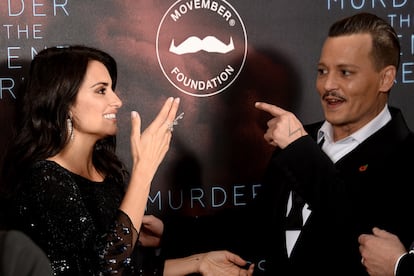 Penélope Cruz y Johnny Depp atienden el estreno de 'Asesinato en el Orient Express', en 2017.