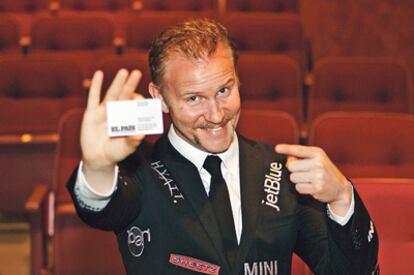 <b>Morgan Spurlock, durante el pasado Miami Film Festival, haciendo un poco de <i>marketing</i> por la cara para El País.</b>