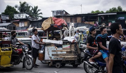 El crecimiento de la economía no evita imágenes de pobreza como esta, tomada en Manila el pasado junio.