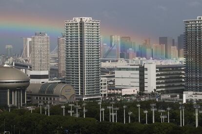 Un arcoiris sobre el área de Ariake, que alberga varias sedes olímpicas durante los Juegos Olímpicos de Tokio 2020.