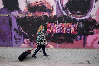 Mural feminista de Ciudad Lineal que amaneció el 8-M, Día Internacional de la Mujer, completamente vandalizado.