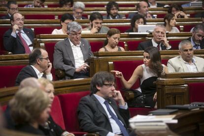 Inés Arrimadas parla amb el diputat Josep Rull.