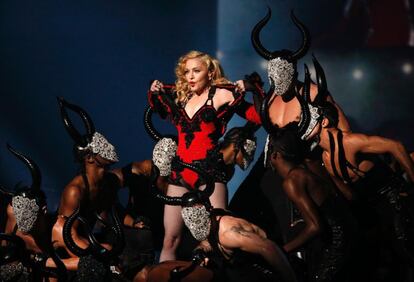 Madonna en una actuación de los Grammy 2015