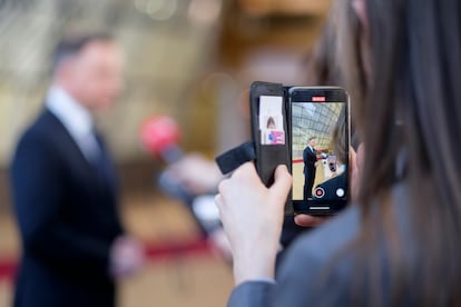 El presidente polaco Andrzej Duda, del partido Ley y Justicia, habla con los medios, el 7 de febrero pasado en Bruselas.