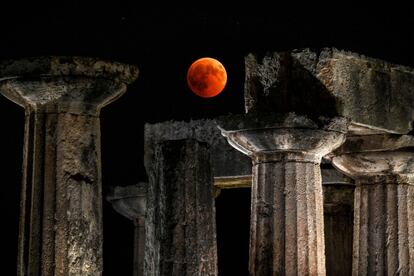 Sobre el templo de Apolo en Corinto.