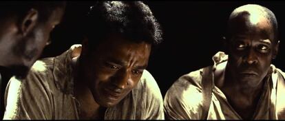 Fotograma de 'Doce años de esclavitud', con Chiwetel Ejiofor y Michael K. Williams.
