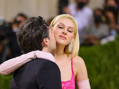 Brooklyn Beckham y Nicola Peltz en la Met Gala en 2021.