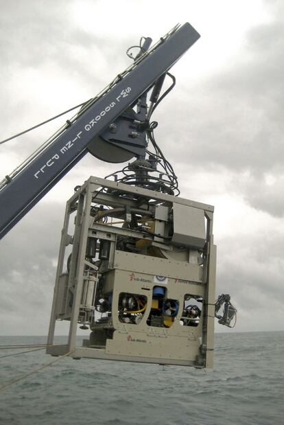 Seis científicos se aproximarán en el barco oceanográfico a la zona eruptiva. Allí introducirán el robot para investigar en las profundidades del océano.