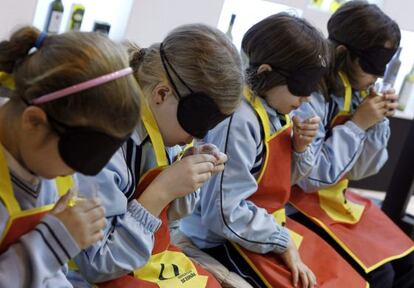 Un grupo de niños en un taller en la primera jornada de la XXVII edición del Salón de Gourmets, en Madrid.