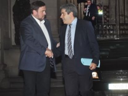 Oriol Junqueras y Francesc Homs. Al fondo Artur Mas, esta noche.