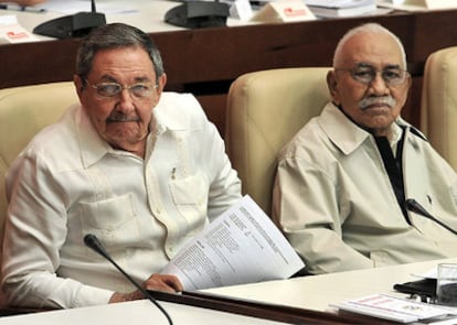 Raúl Castro y Juan Almeida Bosque en una imagen de 2008