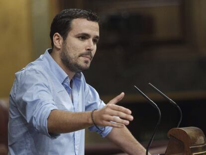 El diputado de IU Alberto Garz&oacute;n, durante su intervenci&oacute;n hoy en la sesi&oacute;n de control al Ejecutivo.