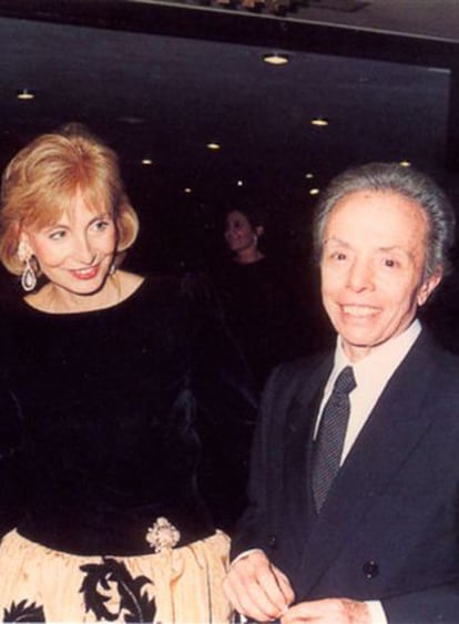 Pertegaz acompañado de Bibis Salisachs (1931 - 2000), la esposa de Juan Antonio Samaranch