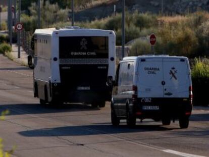 Junqueras, Romeva, Cuixart y Sánchez están en la cárcel aragonesa de Zuera, donde pasarán la noche tras salir esta mañana de Valdemoro. Bassa y Forcadell viajarán mañana