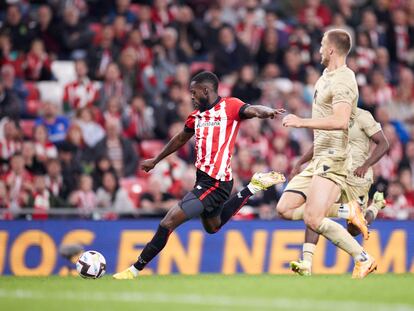 Inaki Williams of Athletic Club competes for the ball with Rodrigo Ely of UD Almeria during the La Liga Santander football match between Athletic Club and UD Almeria at San Mames on September 30, 2022, in Bilbao, Spain.
AFP7 
30/09/2022 ONLY FOR USE IN SPAIN