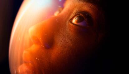 Astronauta con su escafandra puesta