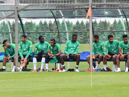 Los jugadores de Arabia Saudí, en un entrenamiento en San Petersburgo.