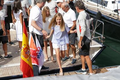 La princesa de Asturias al descender del 'Aifos'.