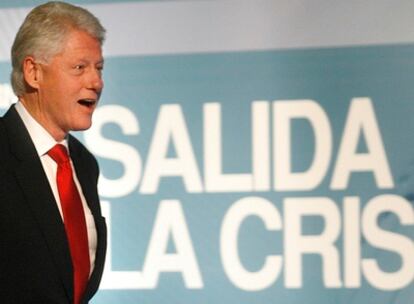 El ex presidente Bill Clinton ayer en Sevilla durante la conferencia que impartió en la Escuala Andaluza de Economía