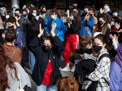 Manifestación de alumnos y profesionales contra los abusos en el Institut del Teatre.