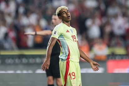Lamine Yamal, en el partido entre Turquía y España.