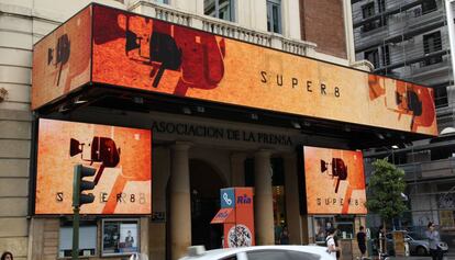 Fachada del Cine de la Prensa en el centro de Madrid.