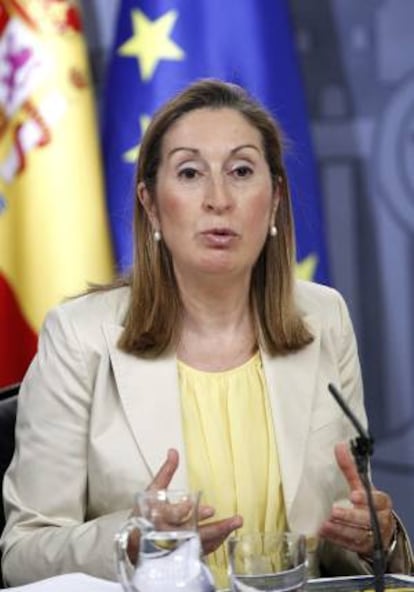 La ministra de Fomento, Ana Pastor, durante la rueda de prensa posterior a la reunión hoy del Consejo de Ministros.