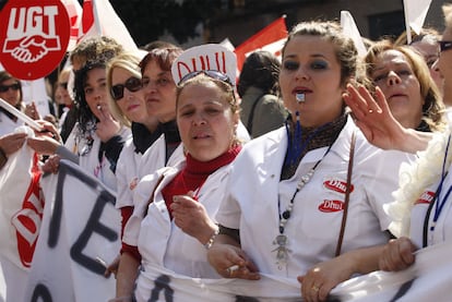 Manifestación de varias trabajadoras de Dhul, en uno de sus procesos de despidos.