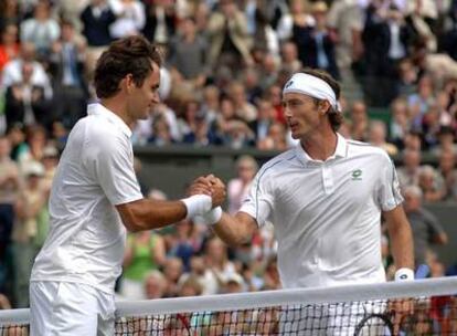 Roger Federer y Juan Carlos Ferrero, al término de su partido.