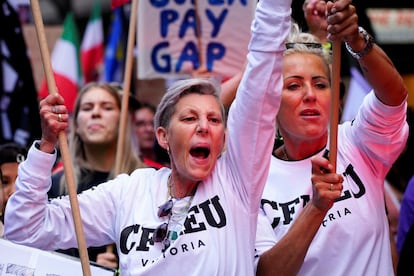 Ambiente durante la marcha en el Día Internacional de la Mujer en Melbourne (Australia), este miércoles.